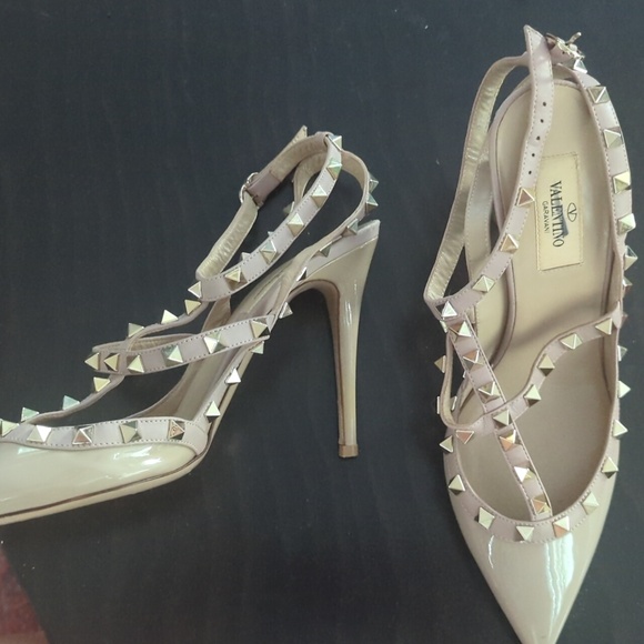 Valentino Iconic Nude Studded Heels - Picture 1 of 3